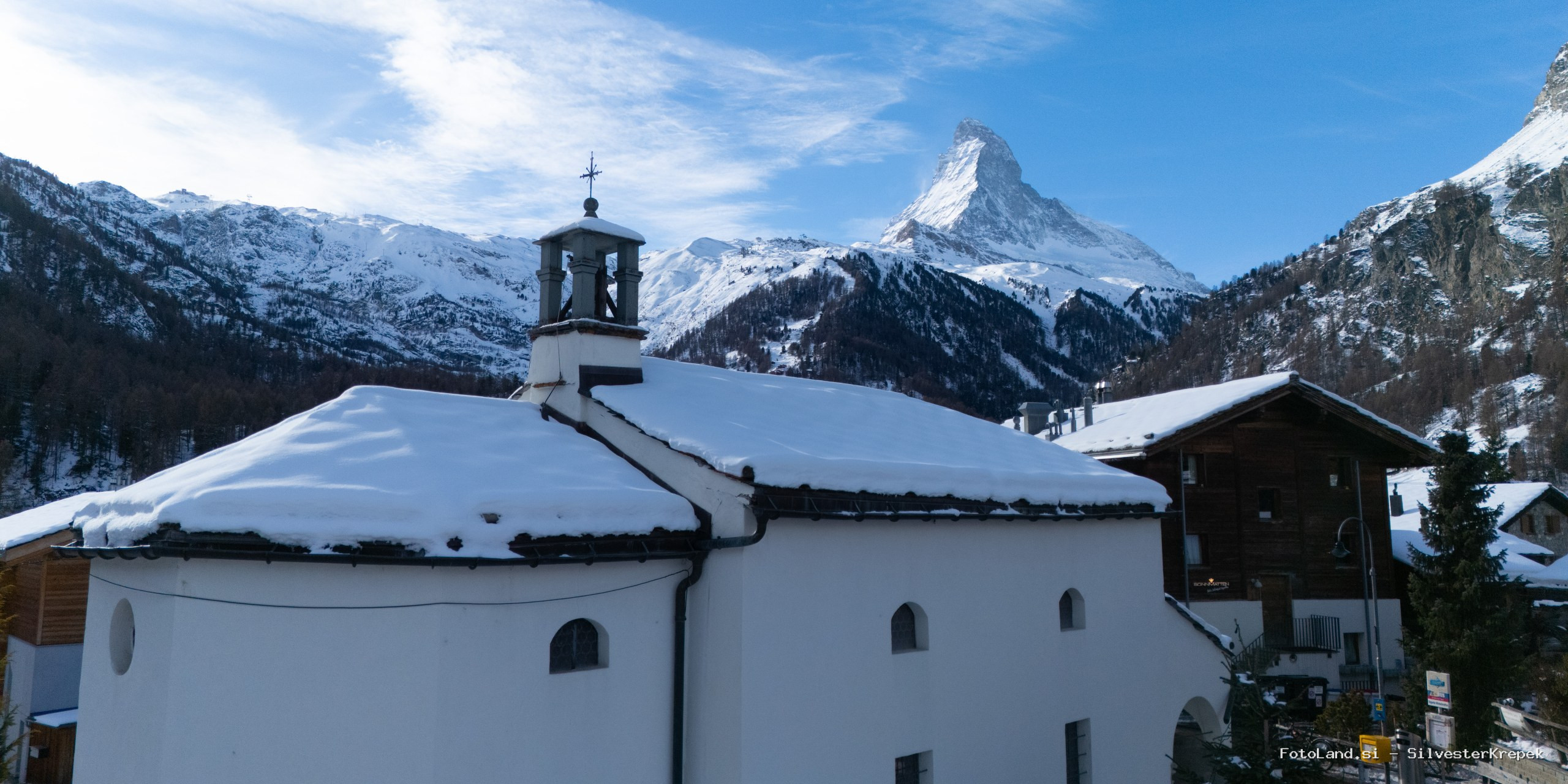 Cerkev in Matterhorn