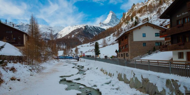Reka skozi Zermatt